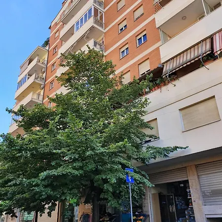 Tirana_cliche_apartment تيرانا